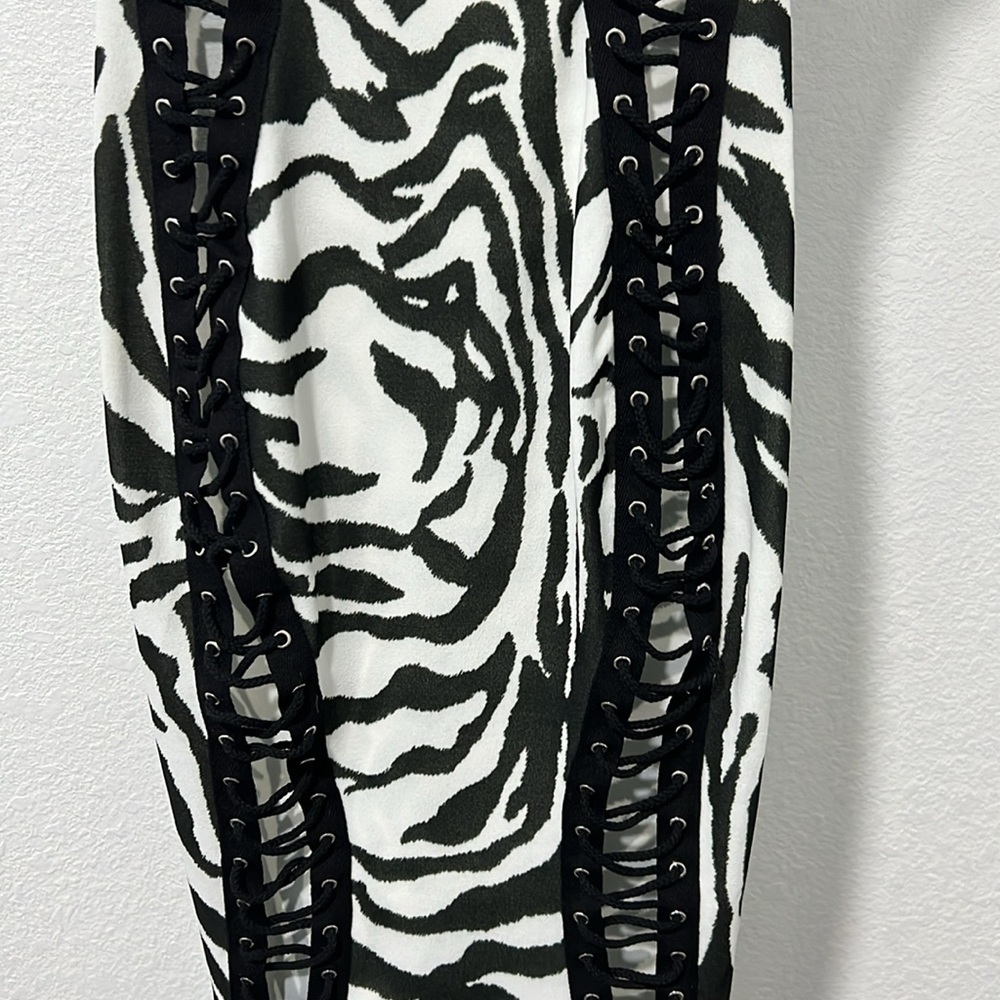 Dress - Picture 4 of 9